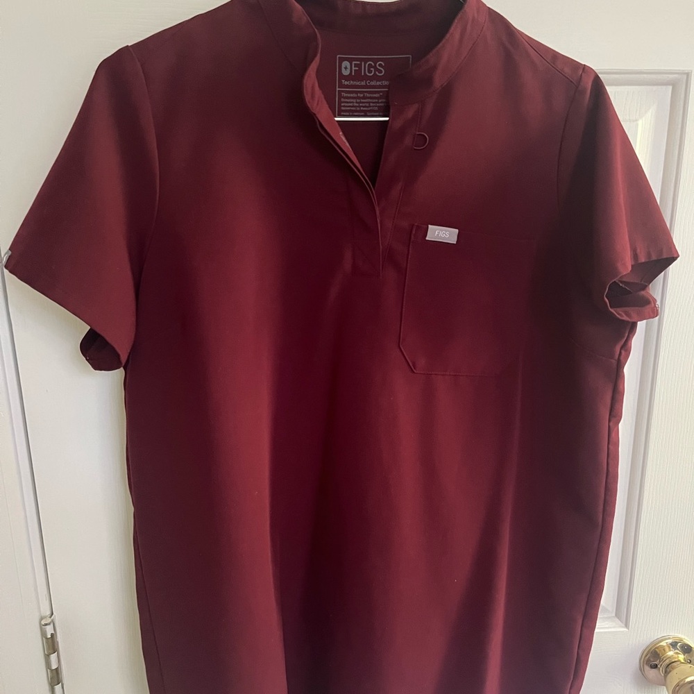 Figs scrub top